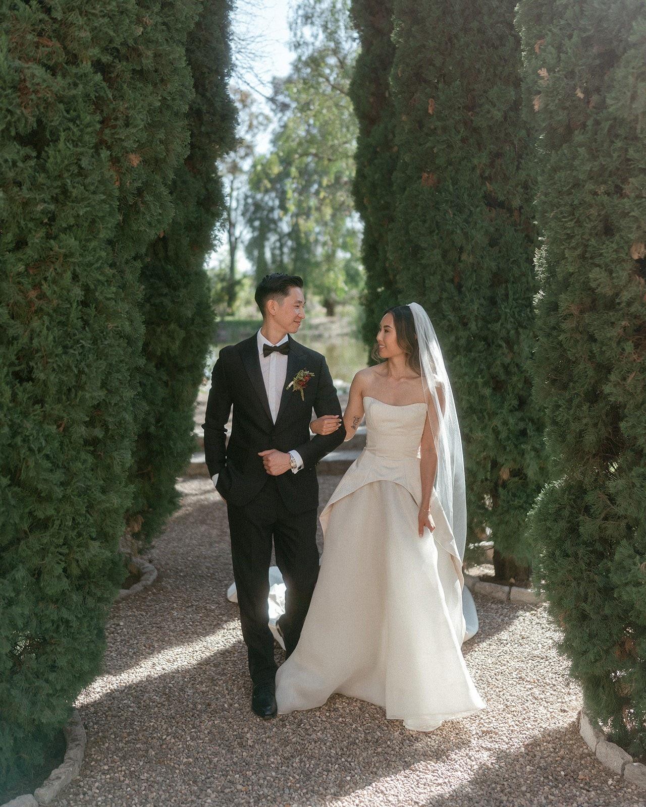 carousel-hero-element image-0